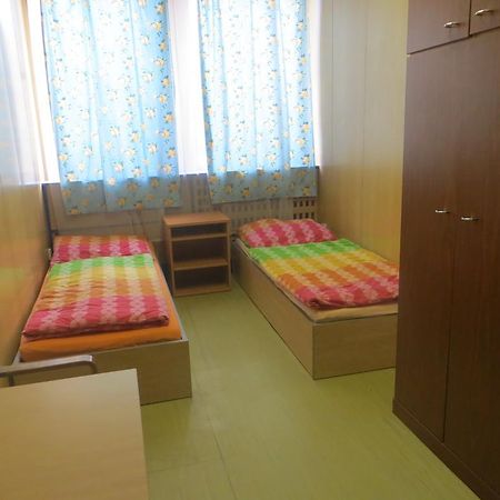 Hostel Monty Říčany Exteriör bild
