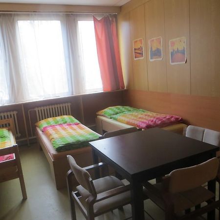 Hostel Monty Říčany Exteriör bild