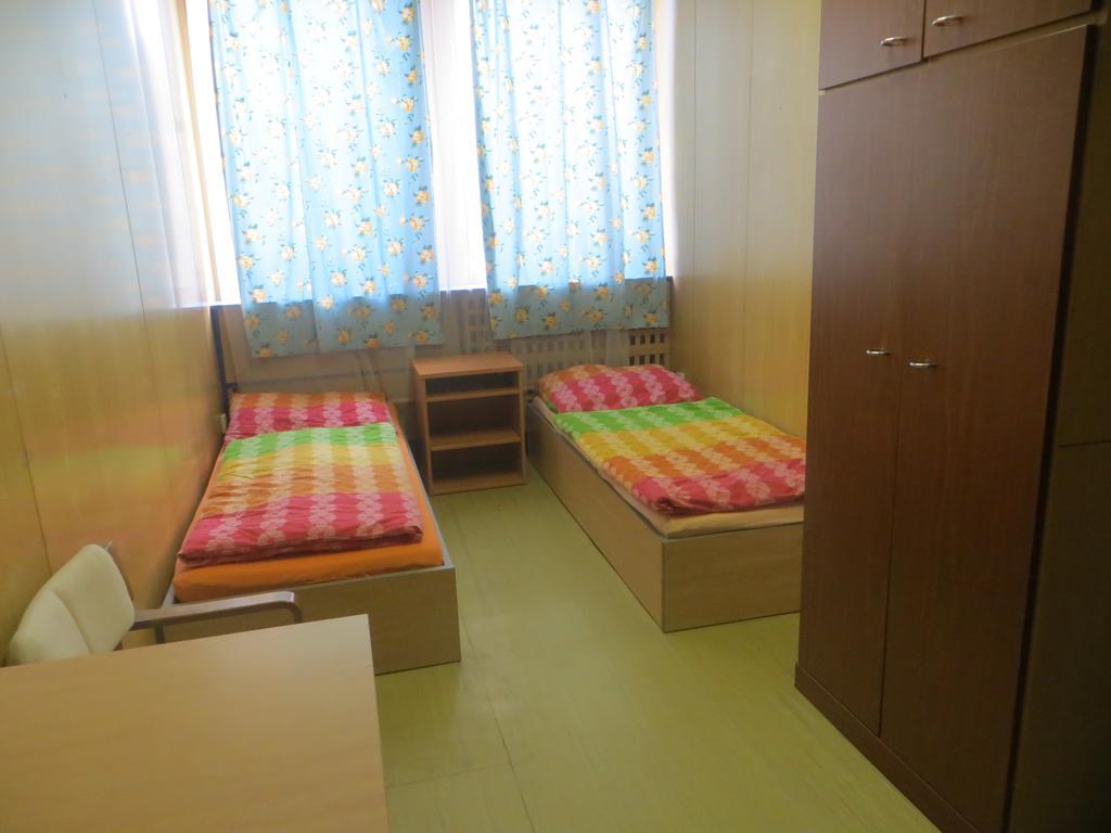 Hostel Monty Říčany Exteriör bild