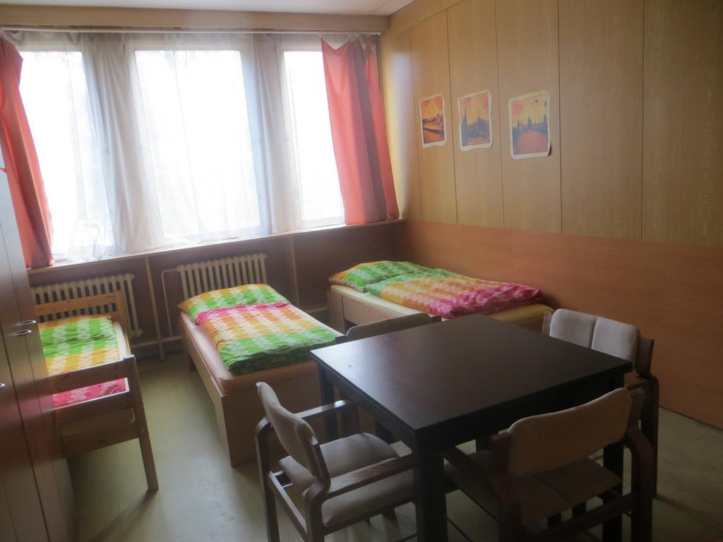Hostel Monty Říčany Exteriör bild