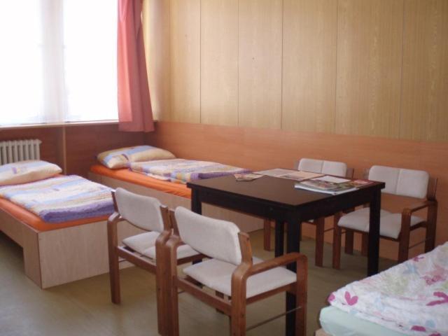 Hostel Monty Říčany Exteriör bild