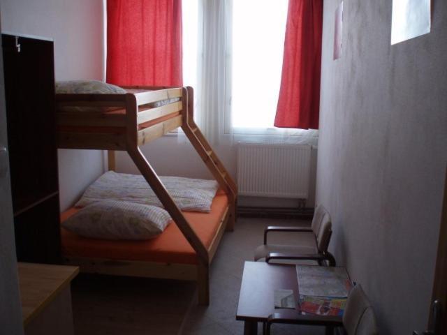 Hostel Monty Říčany Exteriör bild